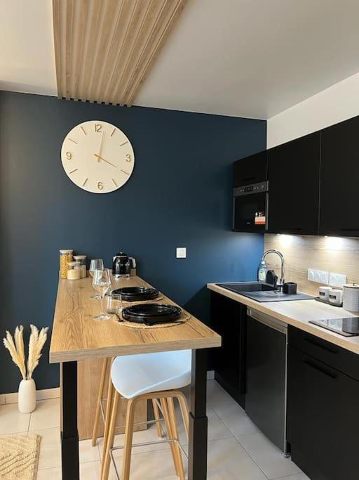 Petit Cocon En Hyper-Centre Apartment Reims Exterior photo